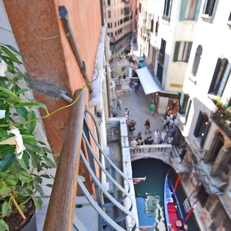Ai Bareteri Luxury Canal View Veneţia Exterior foto