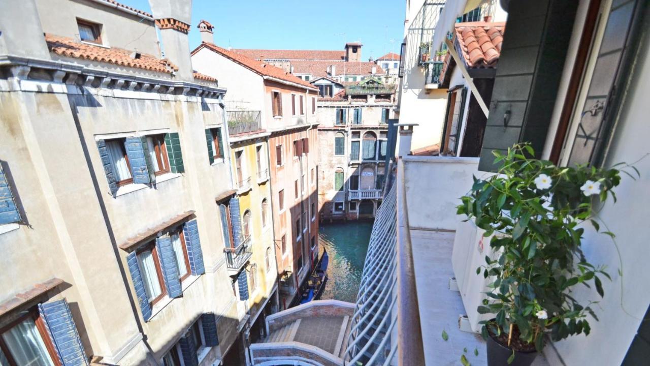 Ai Bareteri Luxury Canal View Veneţia Exterior foto