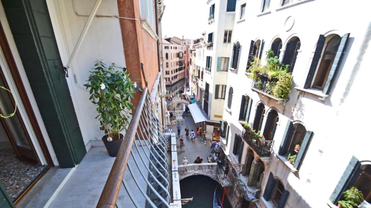 Ai Bareteri Luxury Canal View Veneţia Exterior foto