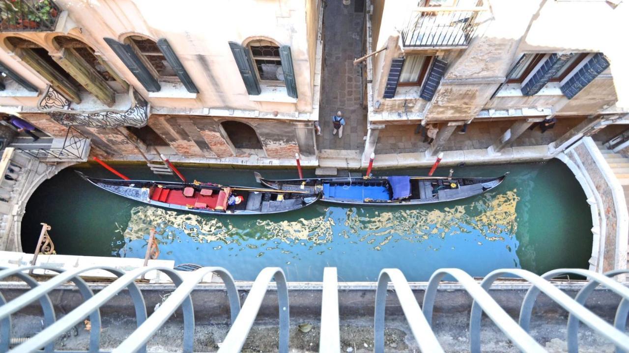 Ai Bareteri Luxury Canal View Veneţia Exterior foto